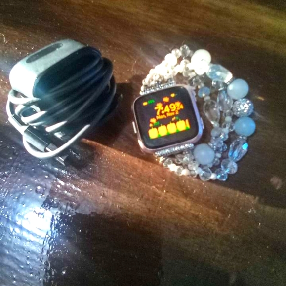 Fitbit versa 2 - Picture 1 of 3